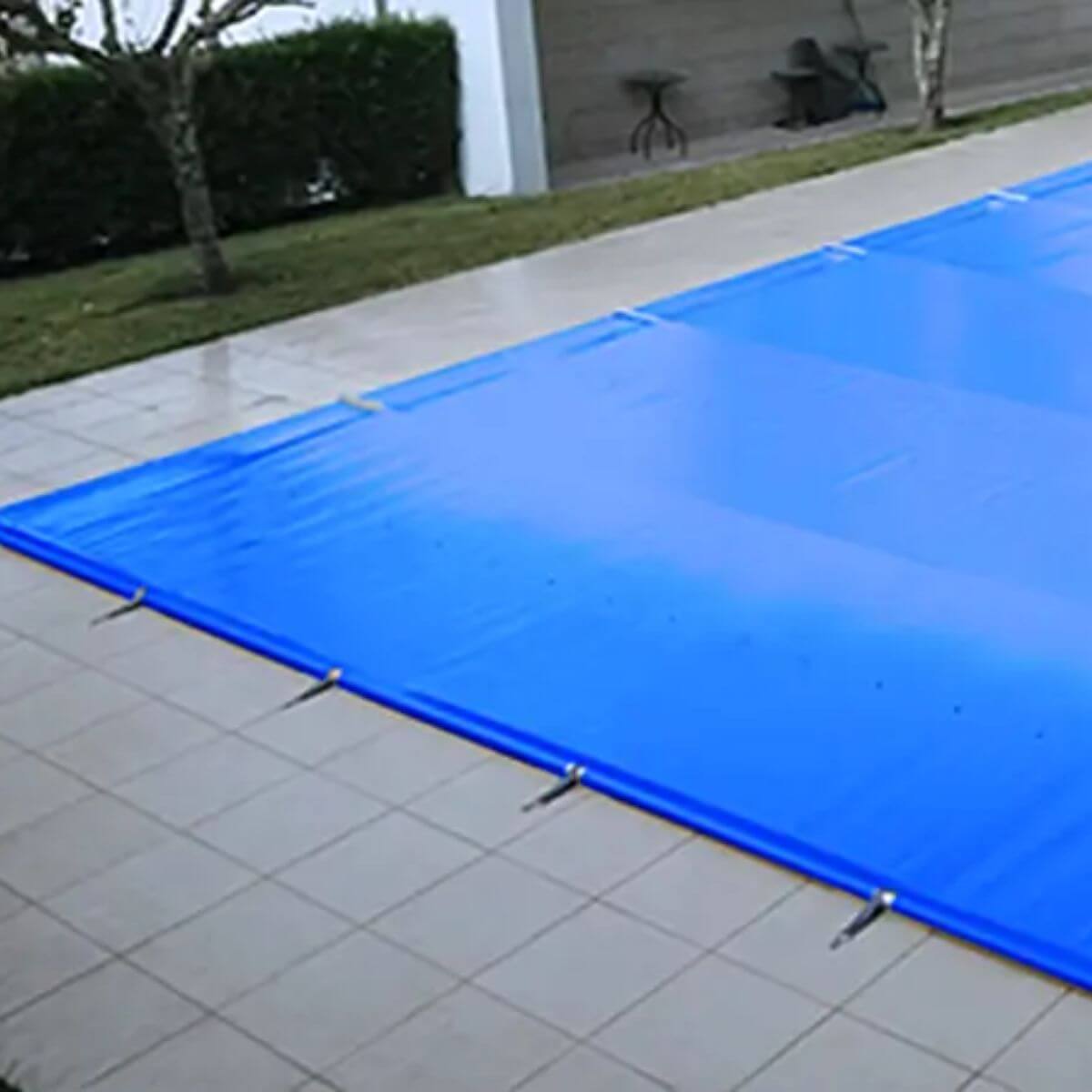 Covertor de seguridad a medida con barras para piscina