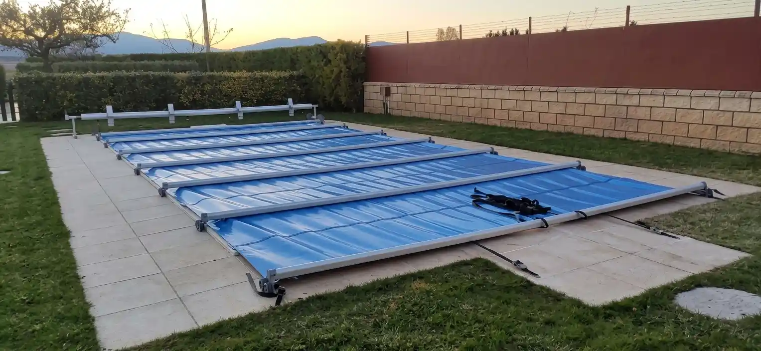 Cobertor de seguridad deslizante para piscina IASO Manual o Motorizado - Imagen 7